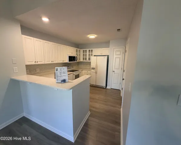 $1,650 | 4142 Breezewood Drive, Unit 201, Wilmington, NC 28412