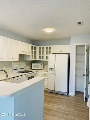 $1,675 | 4142 Breezewood Drive, Unit 201, Wilmington, NC 28412