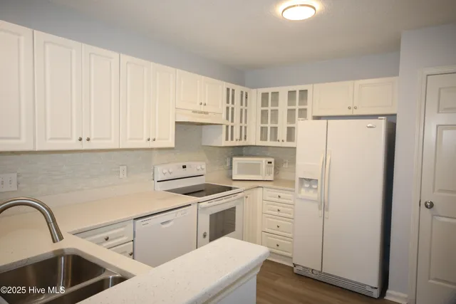 $1,675 | 4142 Breezewood Drive, Unit 201, Wilmington, NC 28412