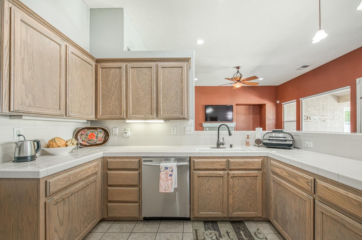 2184 East Duff Avenue Reedley, CA 93654 - Photo 14 of 52 Gallery Image 14