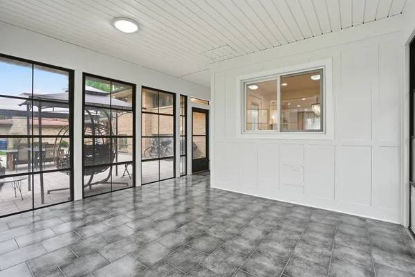 $625,000 | 212 East Monterey Avenue, Schaumburg, IL 60193