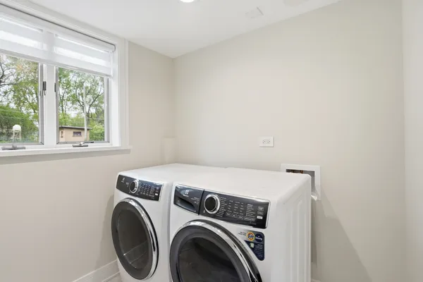 $625,000 | 212 East Monterey Avenue, Schaumburg, IL 60193
