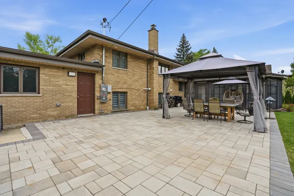 $625,000 | 212 East Monterey Avenue, Schaumburg, IL 60193
