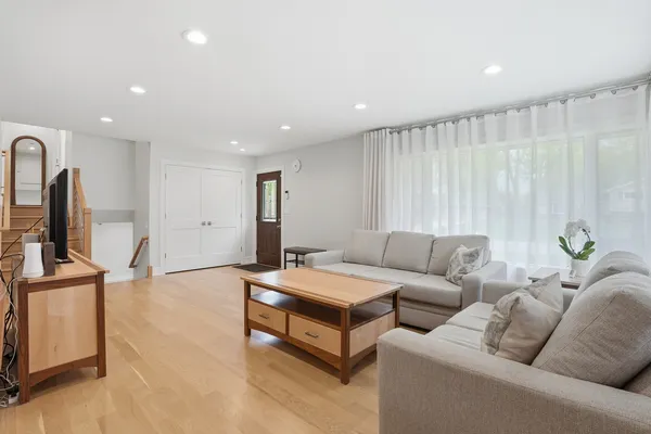 $625,000 | 212 East Monterey Avenue, Schaumburg, IL 60193