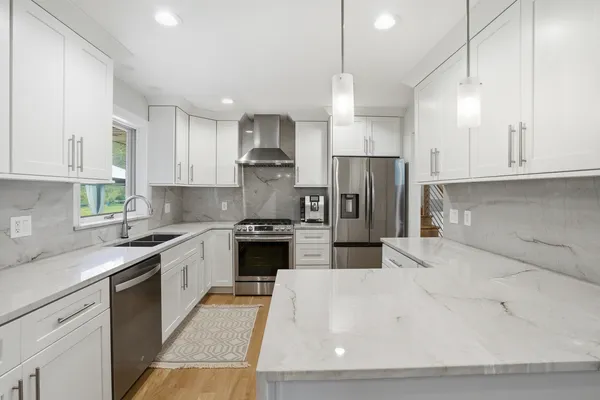 $625,000 | 212 East Monterey Avenue, Schaumburg, IL 60193