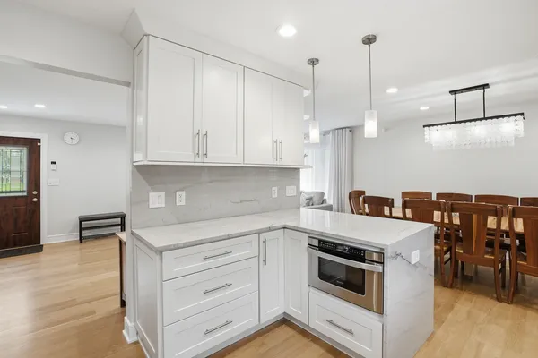 $625,000 | 212 East Monterey Avenue, Schaumburg, IL 60193