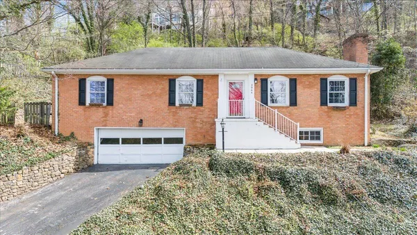 $370,000 | 3044 Burnleigh Road Southwest, Roanoke, VA 24014