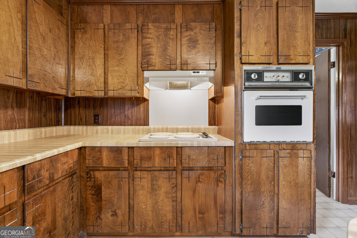 3369 Sandy Circle Macon, GA 31216 - Photo 14 of 65 a view of a kitchen with a sink