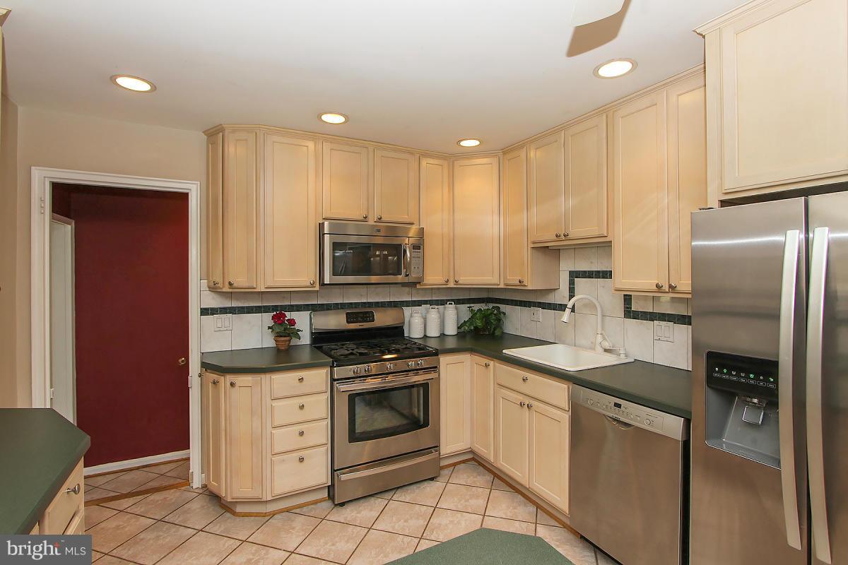 4713 Oxbow Road Rockville, MD 20852 - Photo 12 of 30 Kitchen