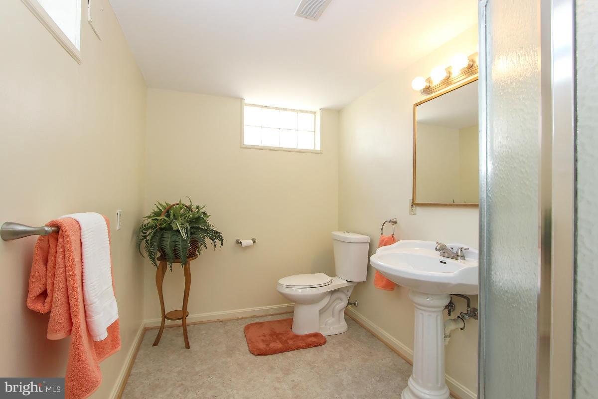 4713 Oxbow Road Rockville, MD 20852 - Photo 28 of 30 Bath