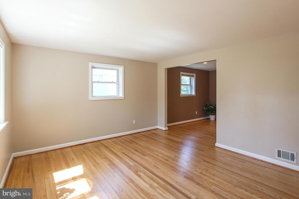 4713 Oxbow Road Rockville, MD 20852 - Photo 4 of 30 Living Room