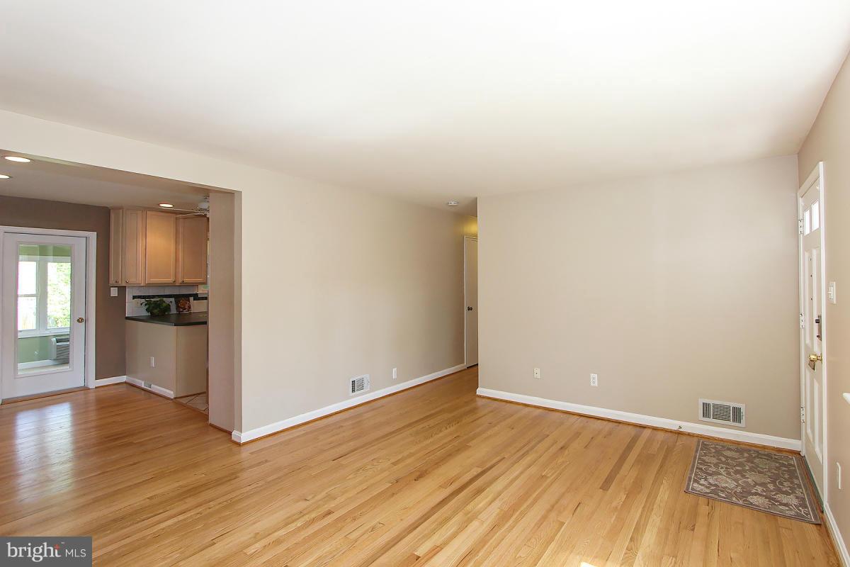 4713 Oxbow Road Rockville, MD 20852 - Photo 5 of 30 Living Room
