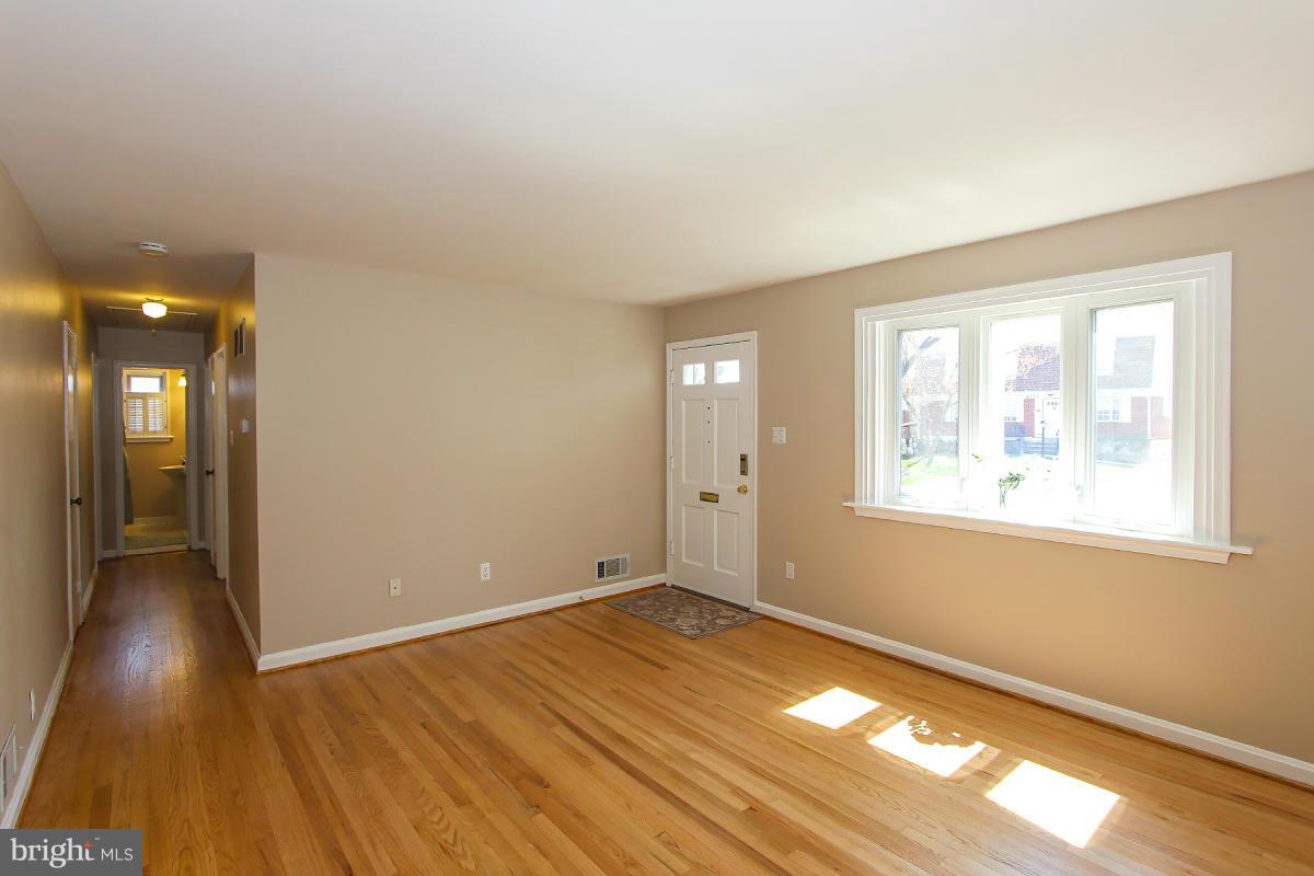 4713 Oxbow Road Rockville, MD 20852 - Photo 6 of 30 Living Room