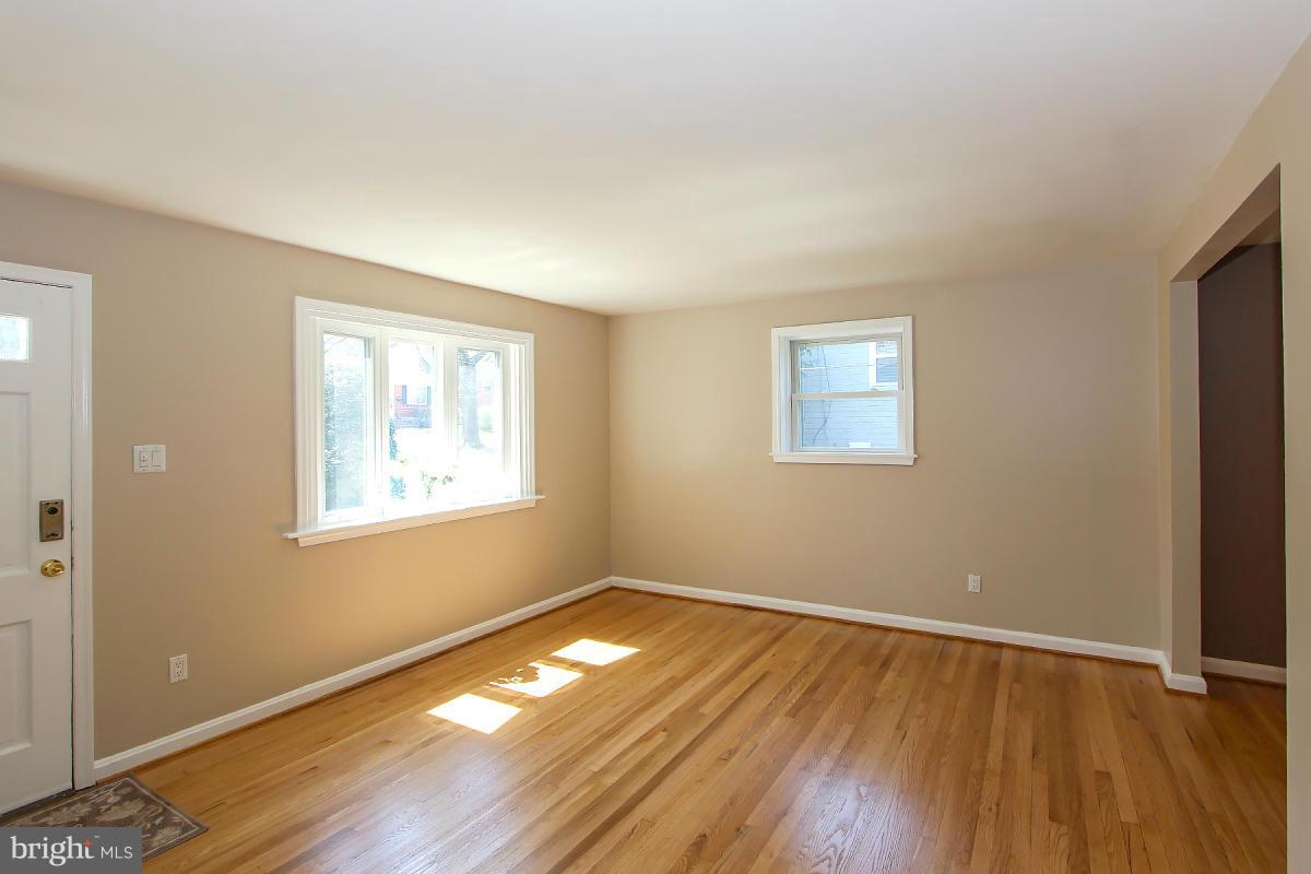 4713 Oxbow Road Rockville, MD 20852 - Photo 7 of 30 Living Room