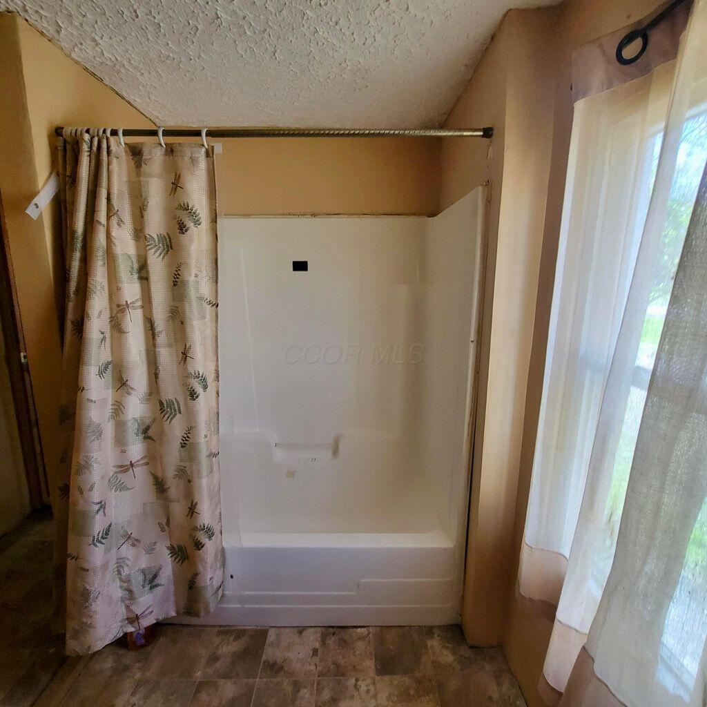 3813 North Old State Road Delaware, OH 43015 - Photo 9 of 18 1st Floor Full Bath