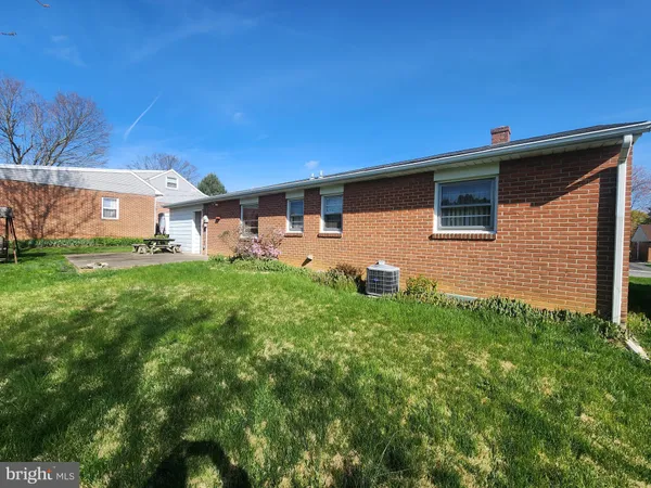a front view of house with yard