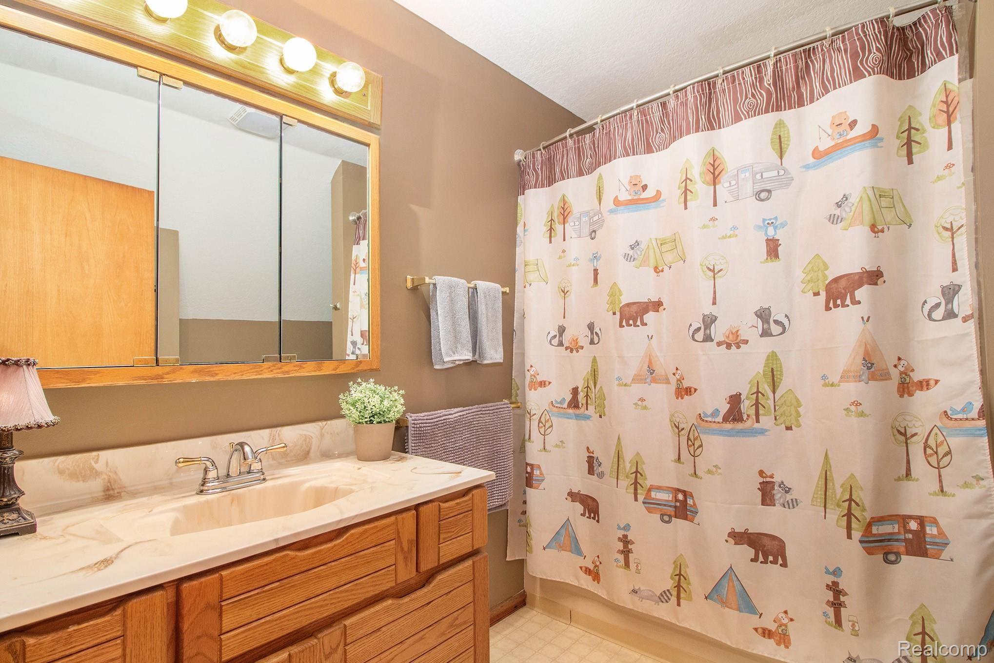 3418 Mentel Road Monroe, MI 48162 - Photo 19 of 29 35 - Bathroom.jpg