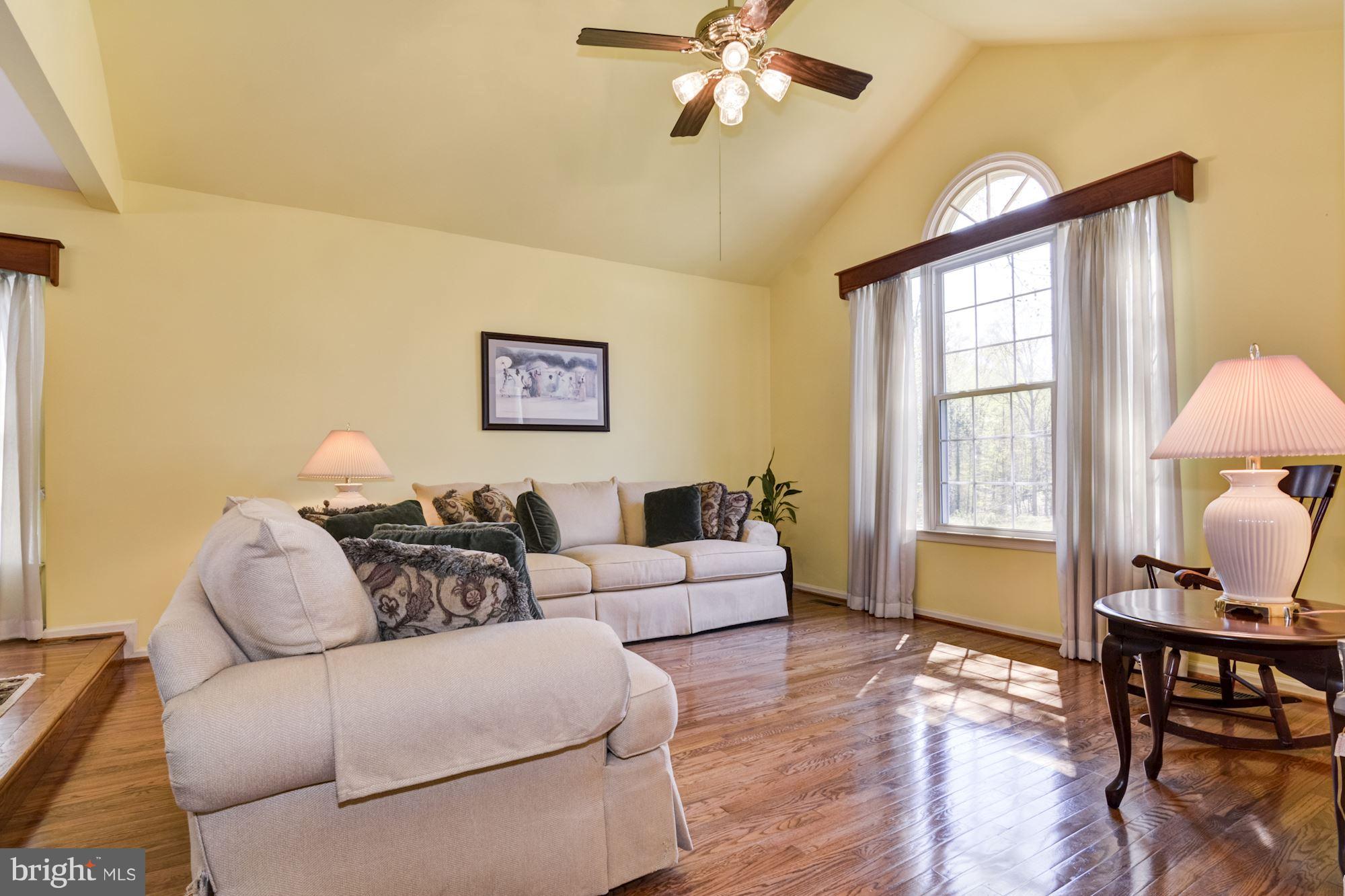 9504 Retriever Road Burke, VA 22015 - Photo 7 of 30 Living Room