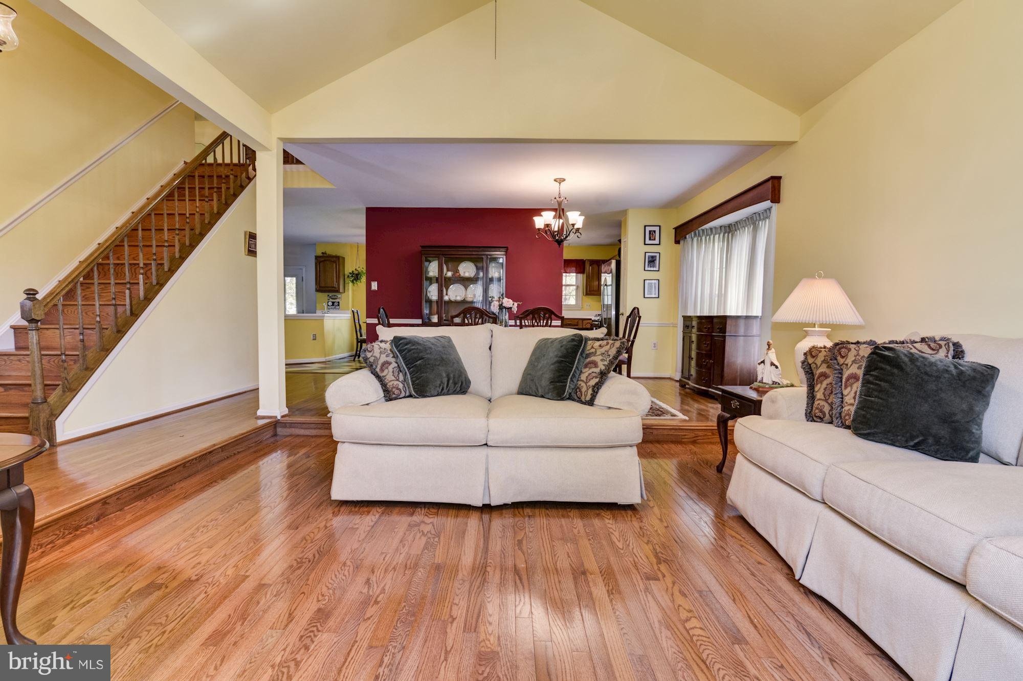9504 Retriever Road Burke, VA 22015 - Photo 9 of 30 Living Room