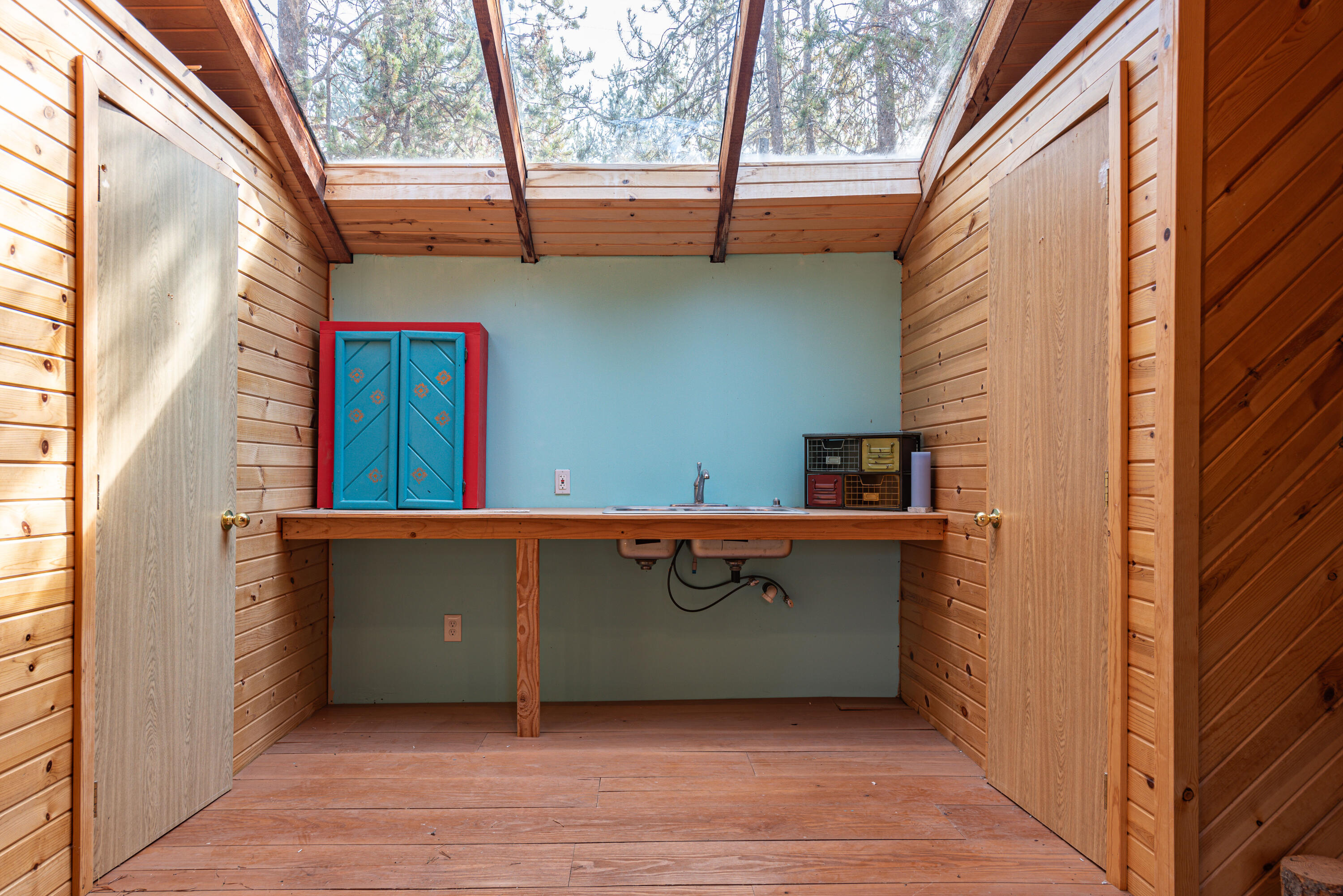 54651 Huntington Road Bend, OR 97707 - Photo 41 of 64 Outbuilding inside