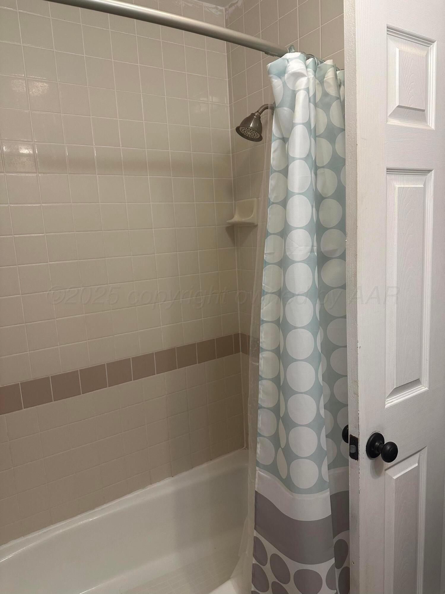 1118 Bellaire Street Amarillo, TX 79106 - Photo 18 of 36 a bathroom with a shower
