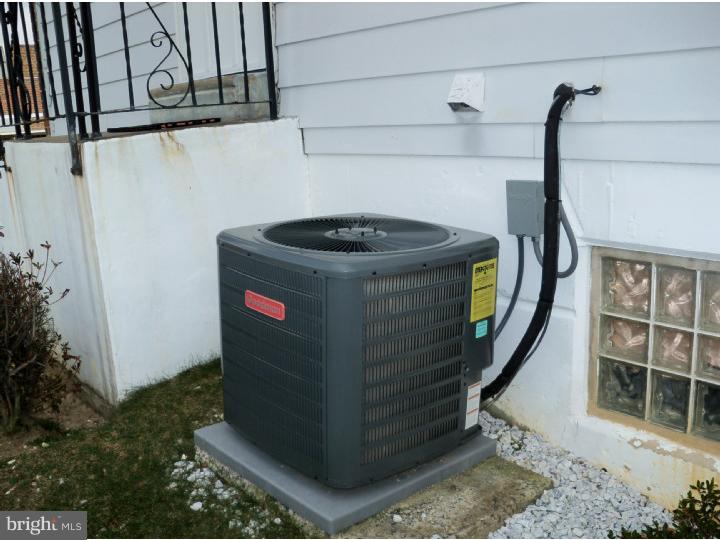 408 Densmore Road Philadelphia, PA 19116 - Photo 3 of 5 Gallery Image 3