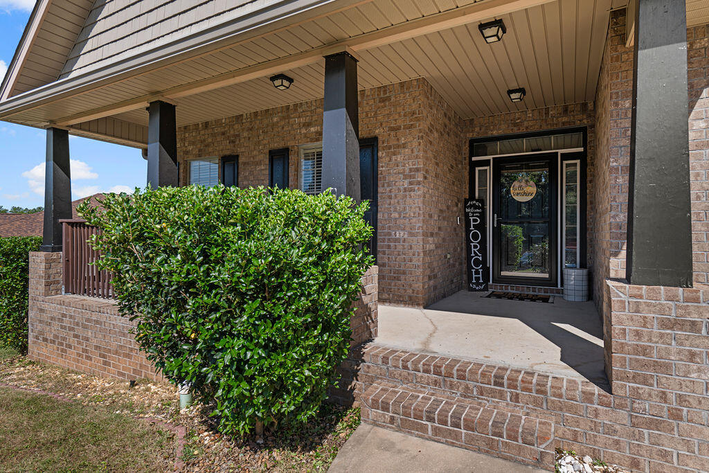 641 Red Fern Road Crestview, FL 32536 - Photo 5 of 33 641RedFernRd-33