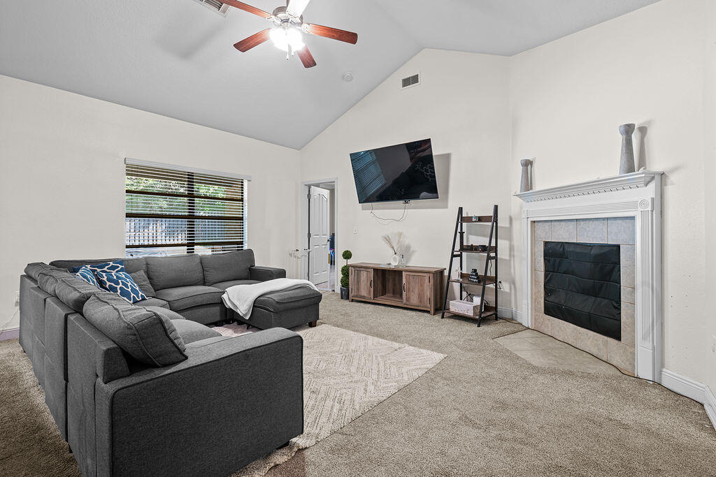 641 Red Fern Road Crestview, FL 32536 - Photo 9 of 33 641RedFernRd-09