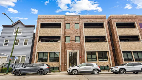 $700,000 | 3125 North Clybourn Avenue, Unit 2N, Chicago, IL 60618