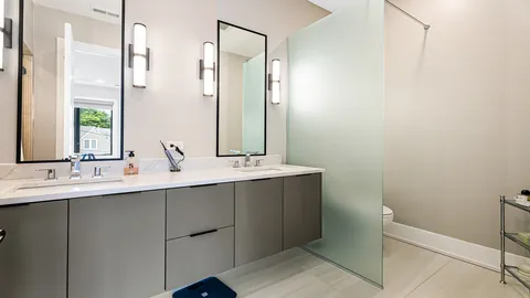 $700,000 | 3125 North Clybourn Avenue, Unit 2N, Chicago, IL 60618