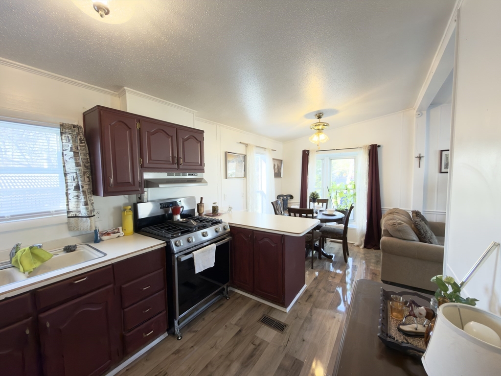 16 Mobile Home Way Springfield, MA 01119 - Photo 3 of 11