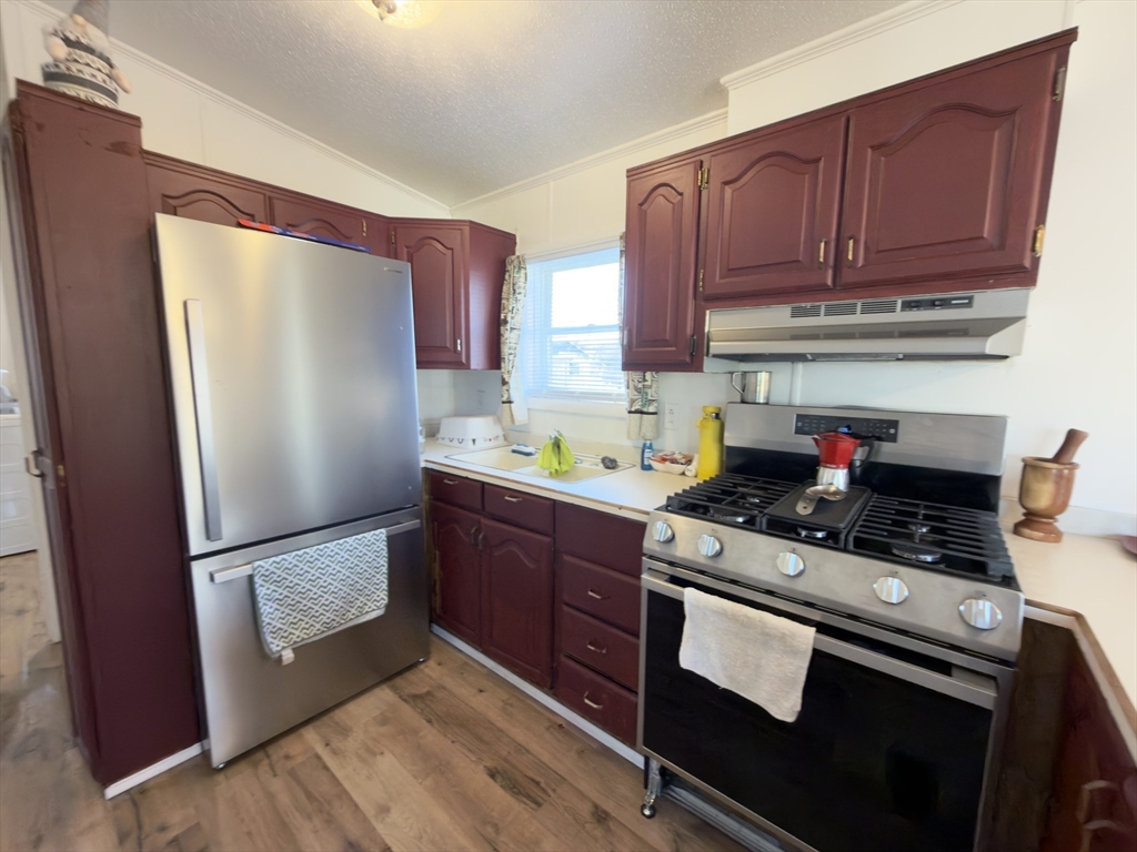 16 Mobile Home Way Springfield, MA 01119 - Photo 8 of 11