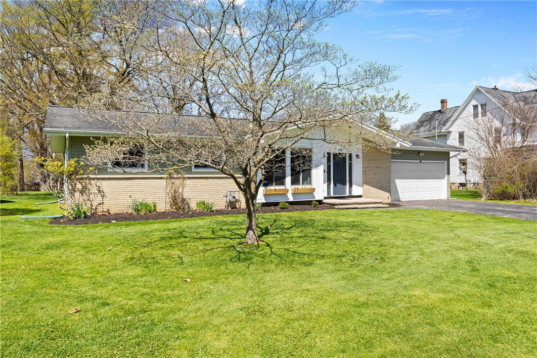 435 Bay View Road Irondequoit, NY 14609 - Photo 3 of 32