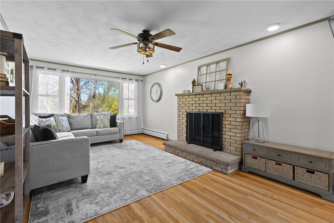 435 Bay View Road Irondequoit, NY 14609 - Photo 7 of 32