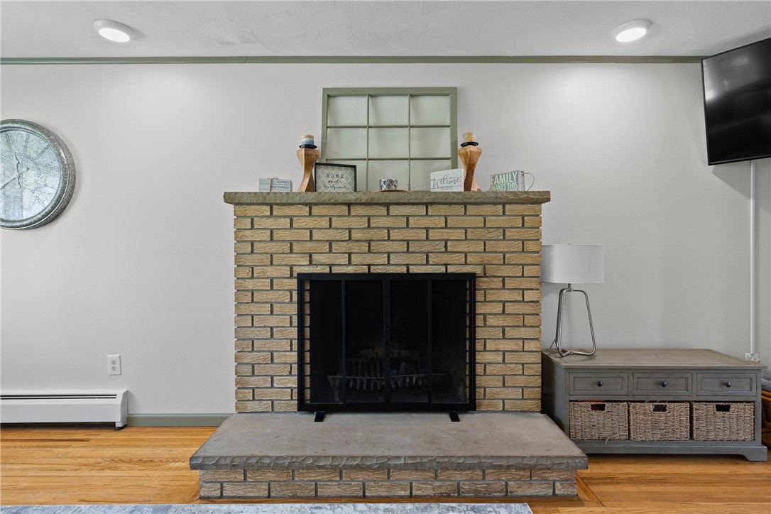 435 Bay View Road Irondequoit, NY 14609 - Photo 8 of 32