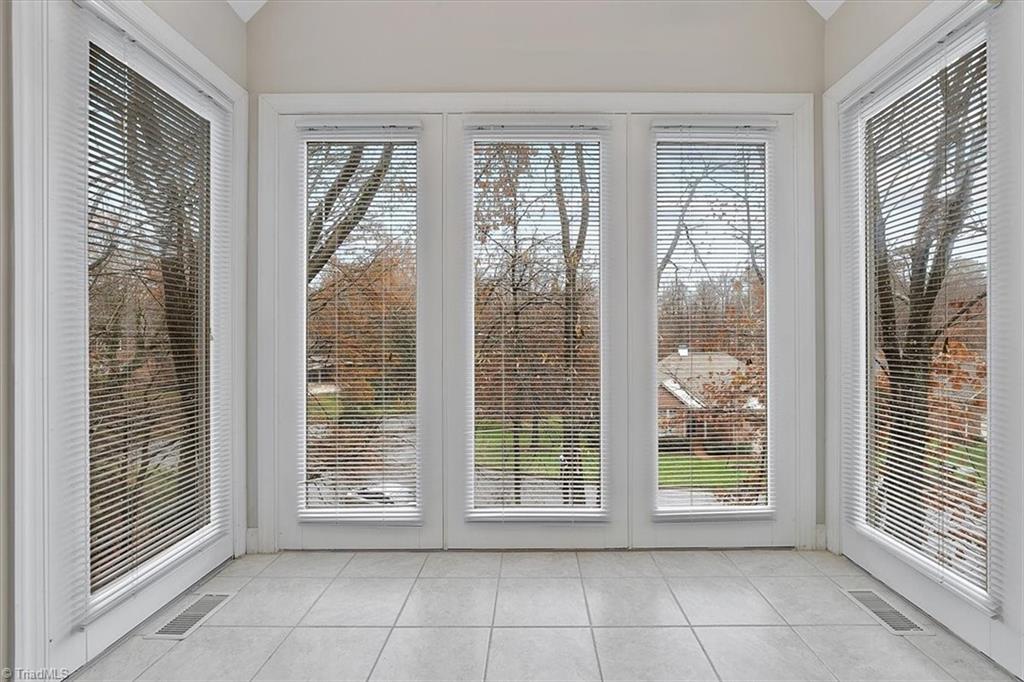 904 Flicker Lane High Point, NC 27262 - Photo 14 of 45 Gallery Image 14