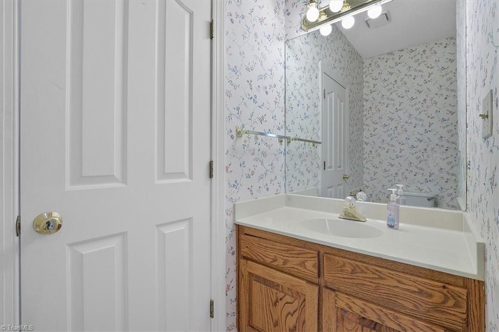 904 Flicker Lane High Point, NC 27262 - Photo 32 of 45 Gallery Image 32
