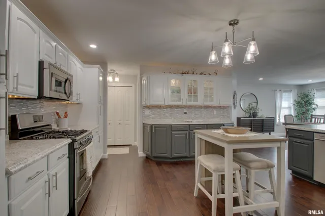 $575,000 | 1532 Winsor Drive, Quincy, IL 62305