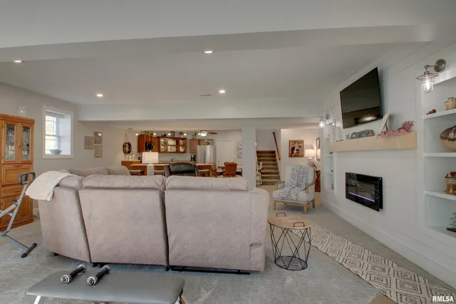 $575,000 | 1532 Winsor Drive, Quincy, IL 62305