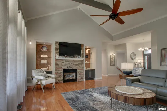 $575,000 | 1532 Winsor Drive, Quincy, IL 62305