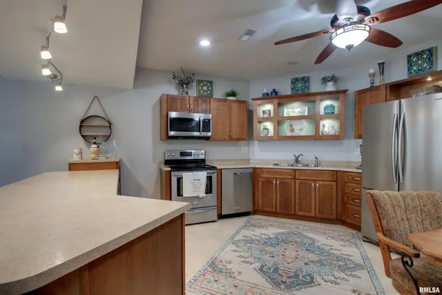 $575,000 | 1532 Winsor Drive, Quincy, IL 62305