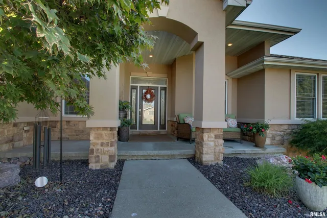 $575,000 | 1532 Winsor Drive, Quincy, IL 62305