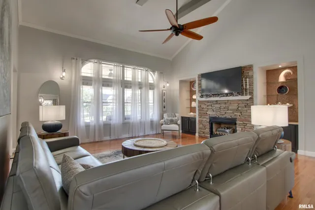 $575,000 | 1532 Winsor Drive, Quincy, IL 62305