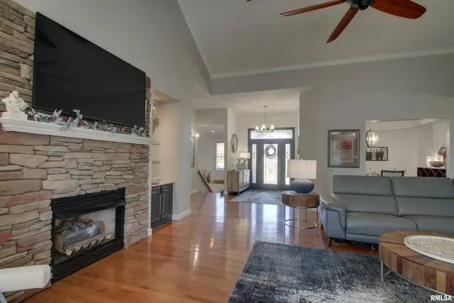 $575,000 | 1532 Winsor Drive, Quincy, IL 62305