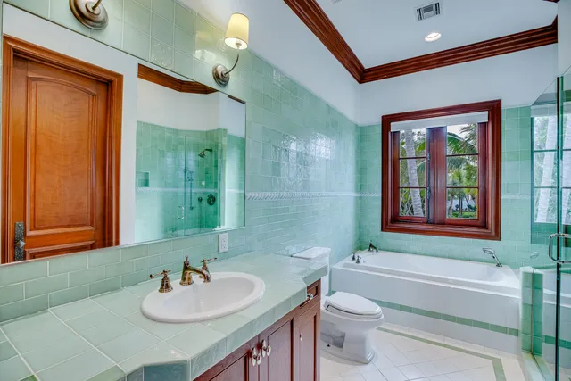 a view of livingroom with an empty space