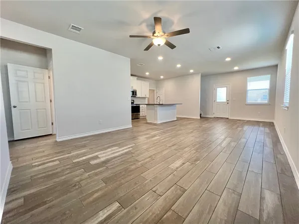 $2,195 | 704 Long Run, Liberty Hill, TX 78642