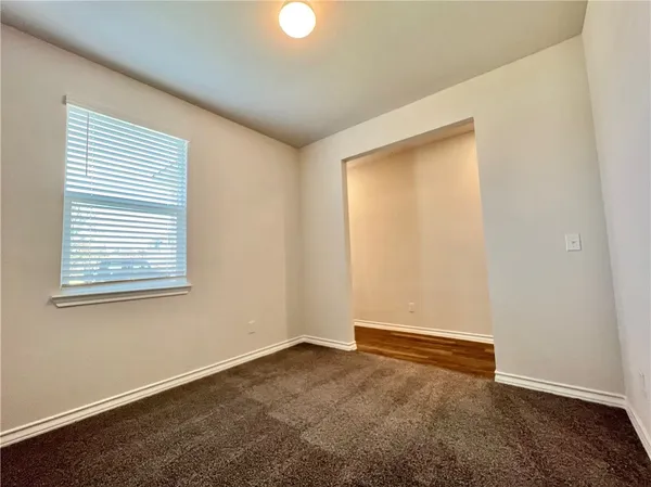 $2,195 | 704 Long Run, Liberty Hill, TX 78642