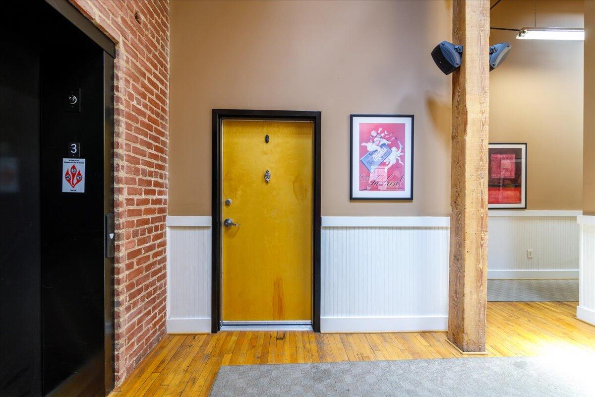 324 Salem Avenue Southwest, Unit 303 Roanoke, VA 24016 - Photo 21 of 21 a view of an front door