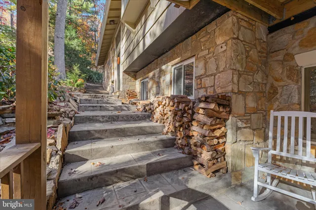 $649,995 | 2113 Gore Drive, Haymarket, VA 20169