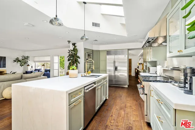 $21,500 | 9155 Warbler Place, West Hollywood, CA 90069